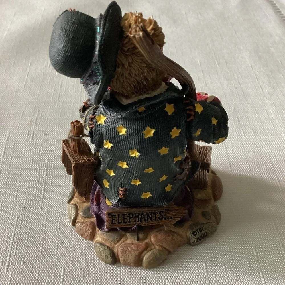 Boyd Bears Vintage Emmit Kleansweep  Resin Figurine